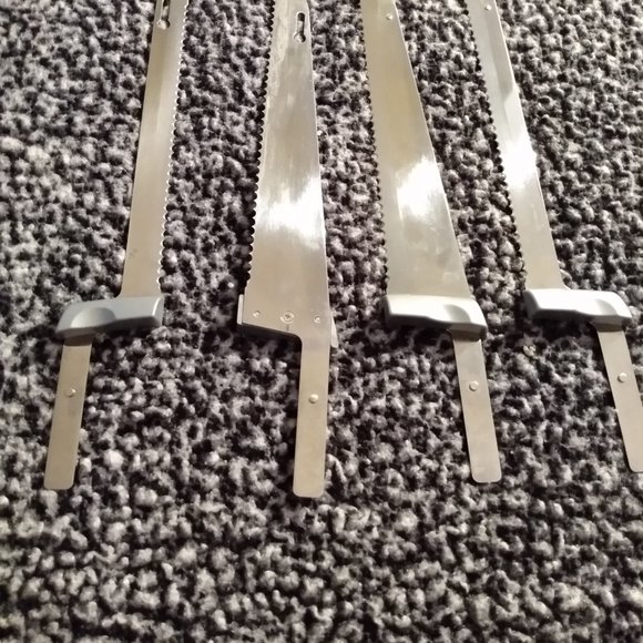 Couteau électrique cuisinart , en 4 lames  comme neuf - Picture 4 of 5